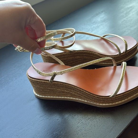 Jimmy Choo Drive 60 cracked leather wedge sandals Espadrilles in Gold NWOB - Picture 6 of 8